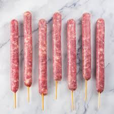 ESPETINHO DE LINGUIÇA UND