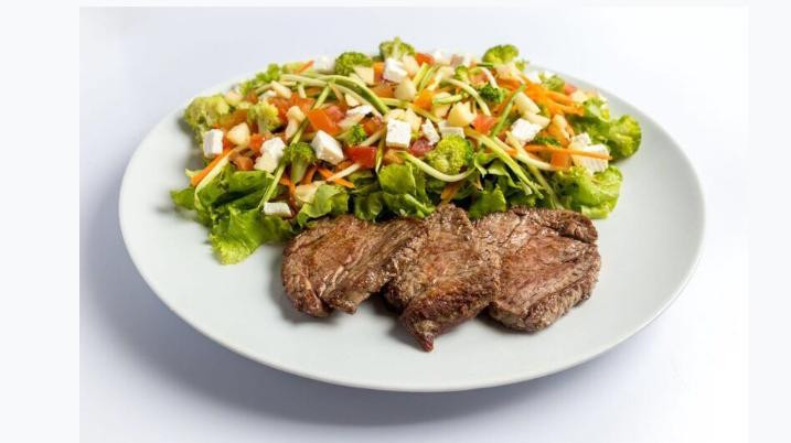 SALADA C/ FILE MIGNON GRELHADO