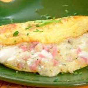 OMELETE DE PRESUNTO E QUEIJO