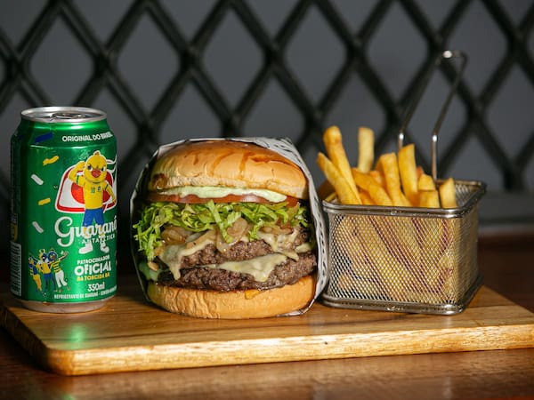 Monster Burger+batata+Guaraná lata