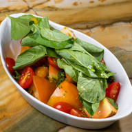 Salada de tomate, rúcula e parmesão