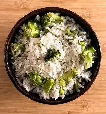PORÇÃO DE ARROZ COM BRÓCOLIS