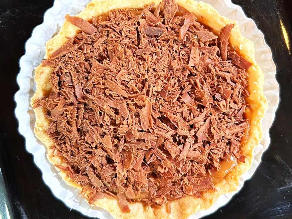 TORTINHA DOCE DE LEITE E CHOCOLATE
