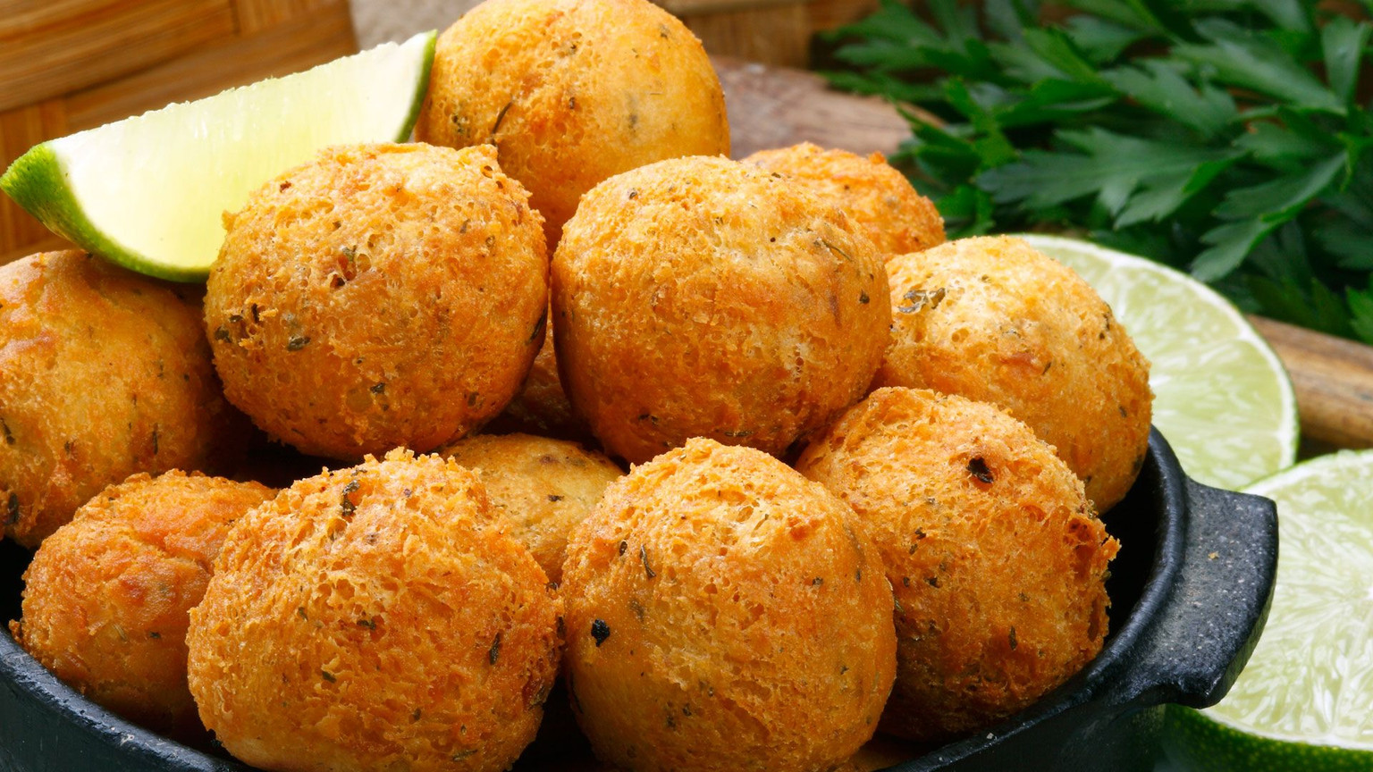 BOLINHO DE BACALHAU MASSA MANDIOCA