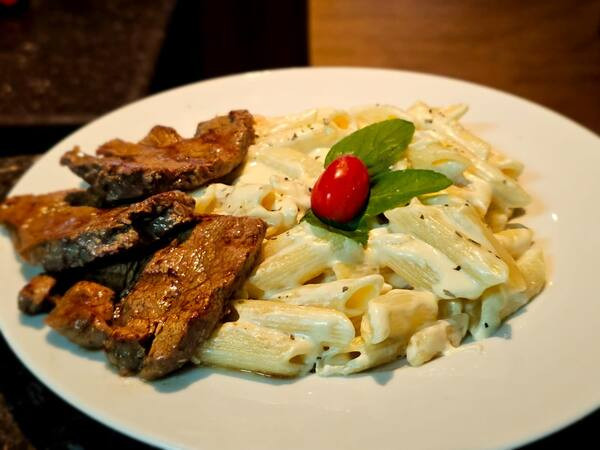 Pasta com mignon