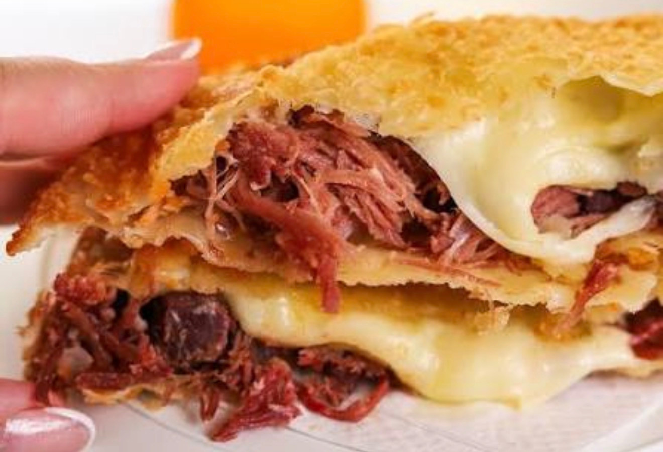 PASTEL CARNE SECA E MUSSARELA