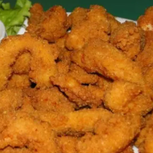 ISCA DE FRANGO A MILANESA (MEIA PORÇÃO)