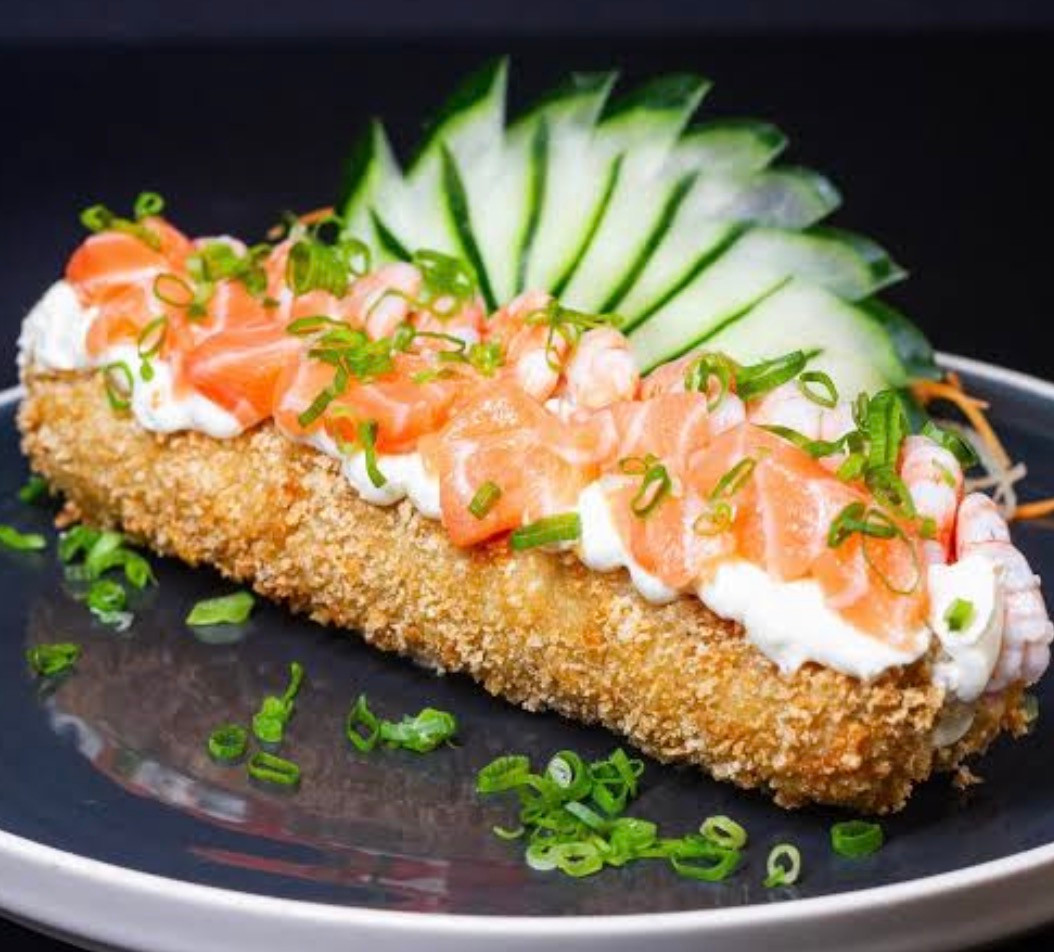 Big hot salmão em cubos com cebolinha 