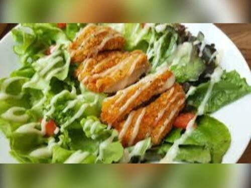 Salada De Frango Empanado