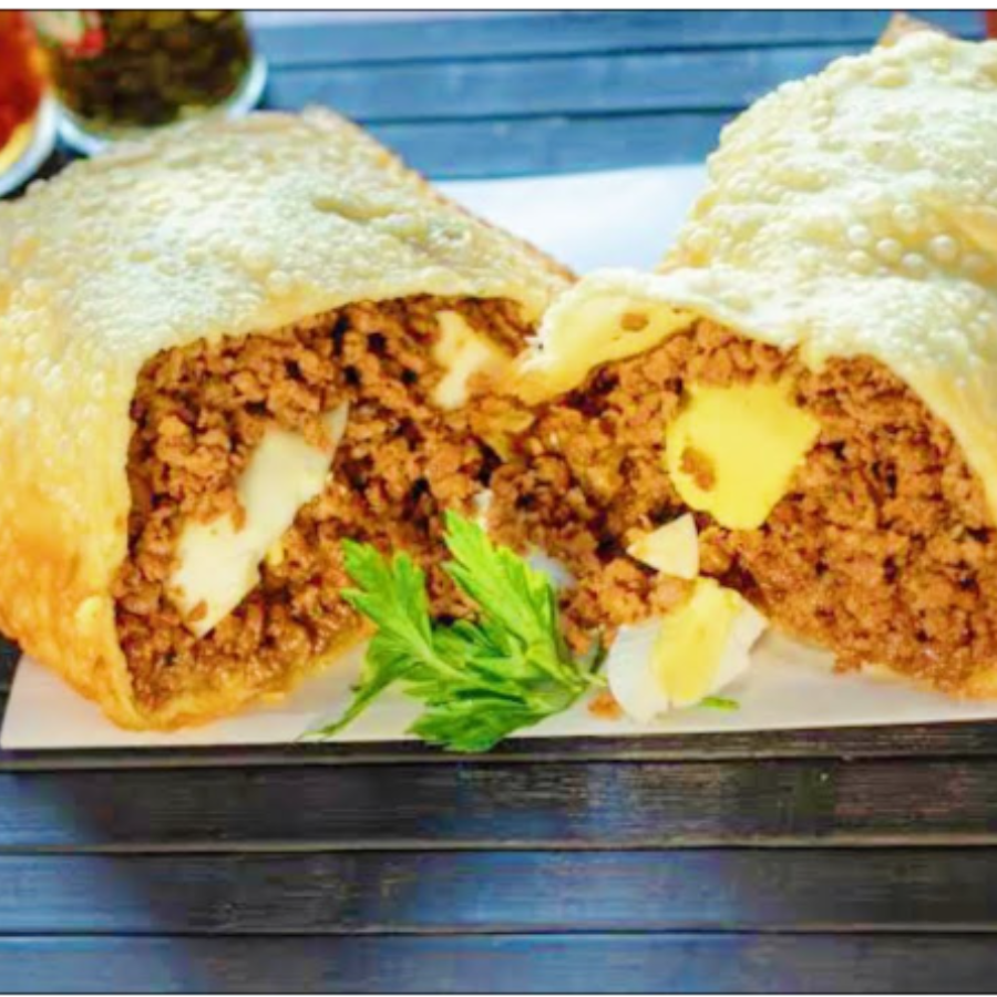 PASTEL CARNE COM QUEIJO