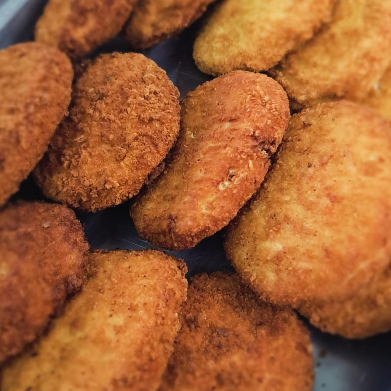 Peito de Frango Empanado e Recheado com Presunto e Queijo