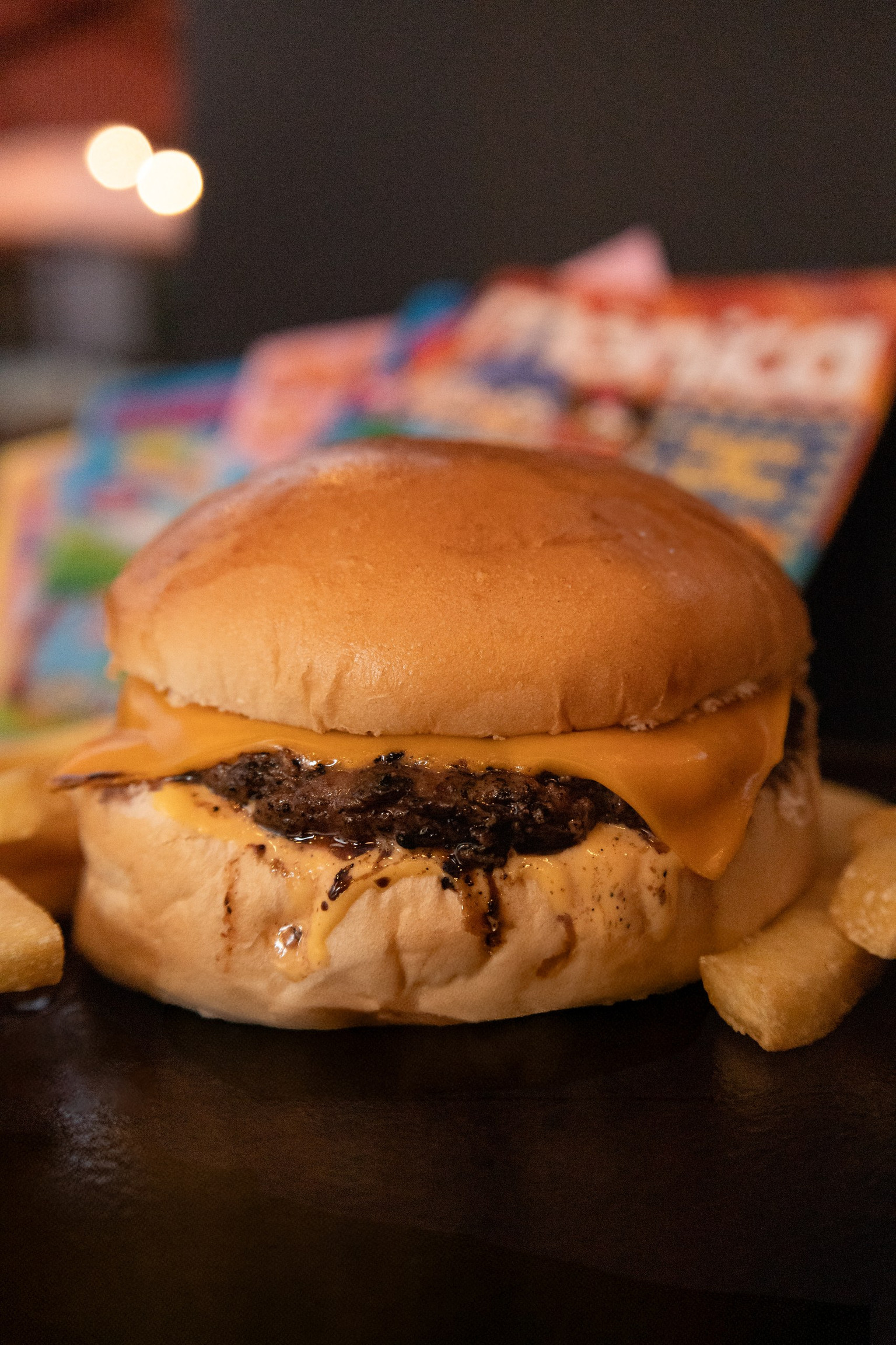 CHEDDAR KIDS + fritas + Brinquedo surpresa