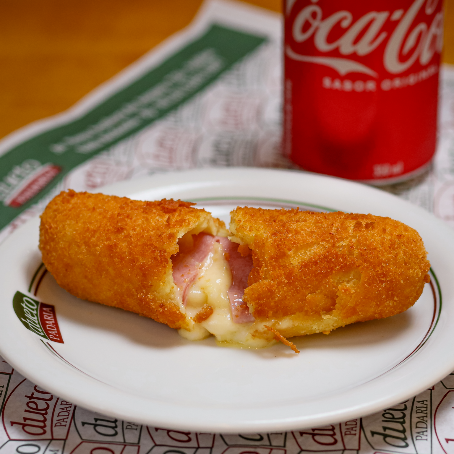 Enroladinho de queijo e presunto