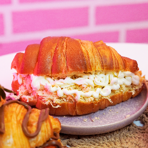 CROISSANT DE FRANGO COM CREAM CHESSE