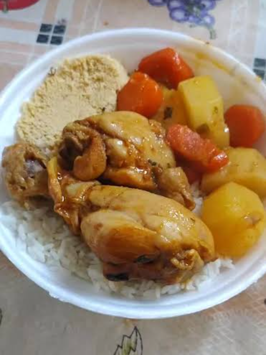 FRANGO COZIDO C/ LEGUMES