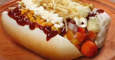 CACHORRO QUENTE SALSICHA