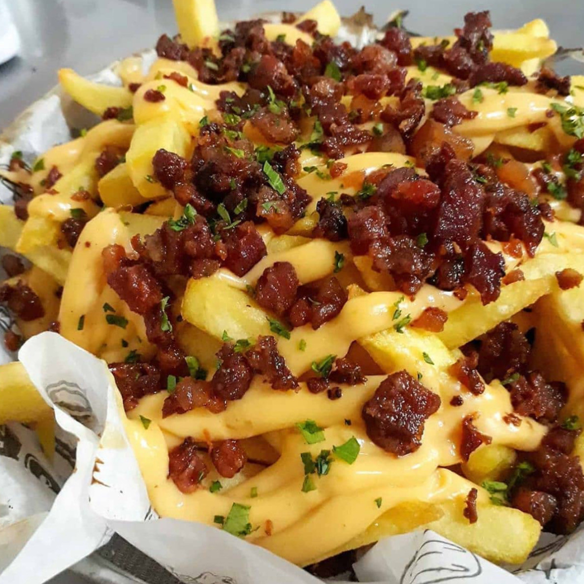 FRITAS C/ CHEDDAR E BACON 