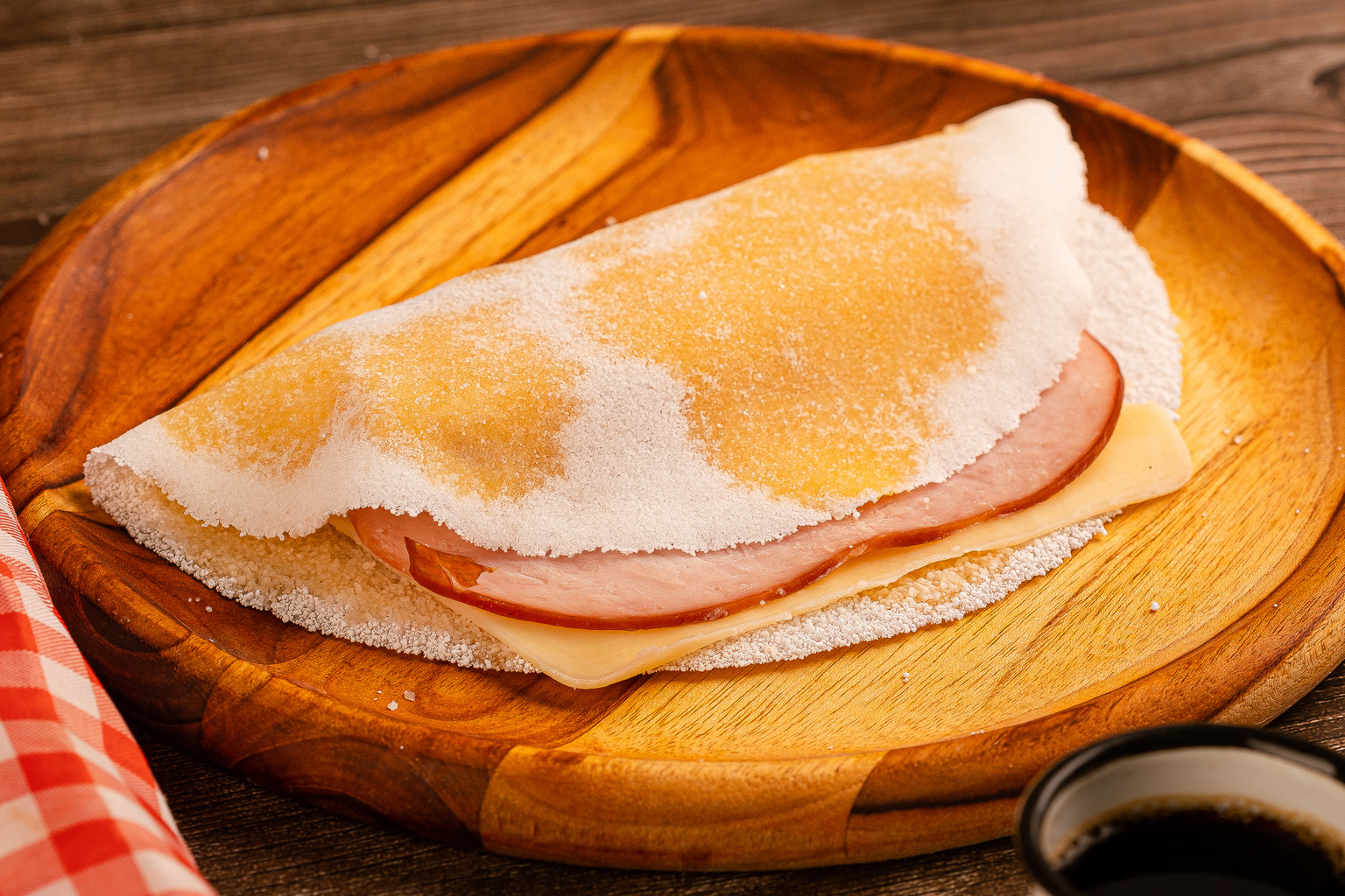 TAPIOCA COM QUEIJO E PEITO DE PERU