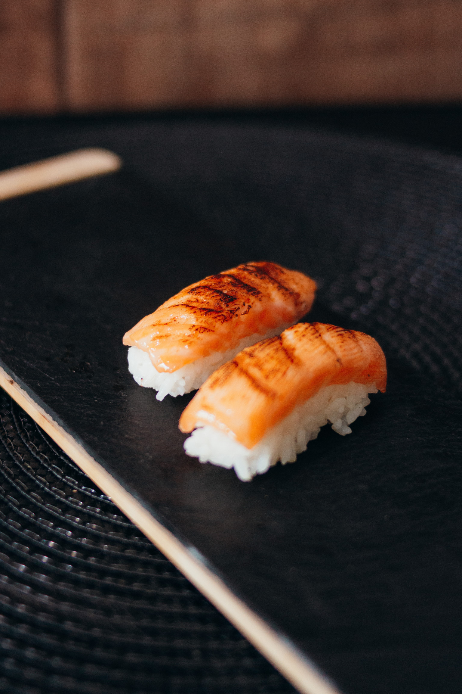 SUSHI SALMÃO MAÇARICADO (4UN)