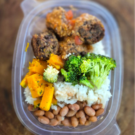 ALMÔNDEGAS VEGANAS AO SUGO C/ ARROZ BRANCO 220 GRMAS Congelado.
