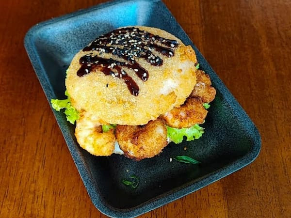 Sushi burger Camarão empanado