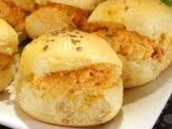 PÃO COM QUEIJO E FRANGO