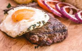 Filé Mignon a cavalo (Prato Família)