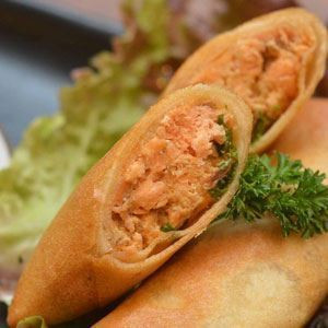 Rolinho Primavera de Salmão Grelhado com Cream Cheese