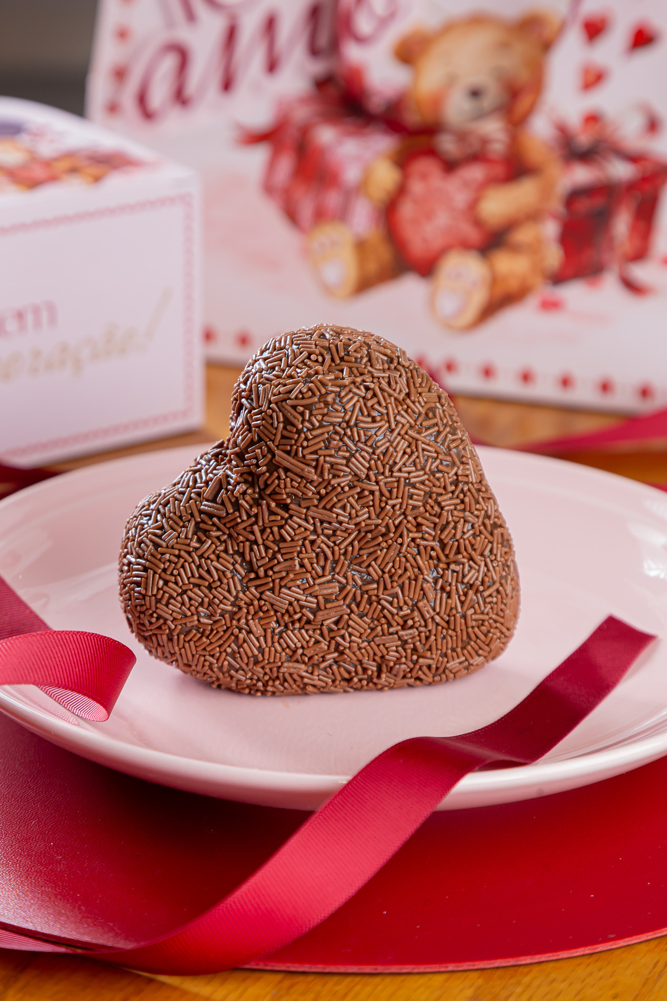 CORAÇÃO DE MORANGO COM BRIGADEIRO 140 gramas