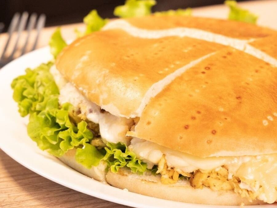 BEIRUTE FRANGO C/ CATUPIRY