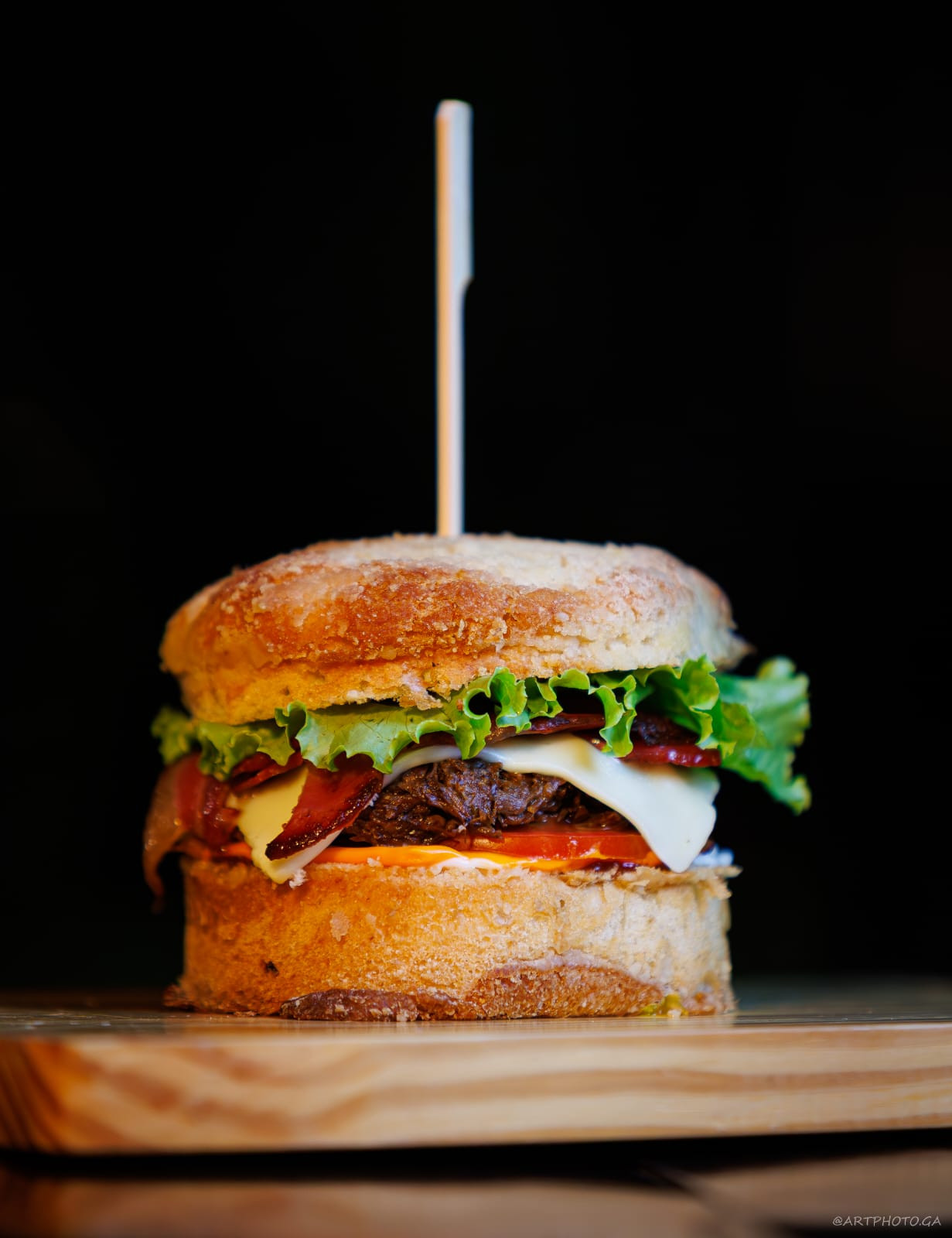 HAMBURGUER COSTELA PAO CUCA