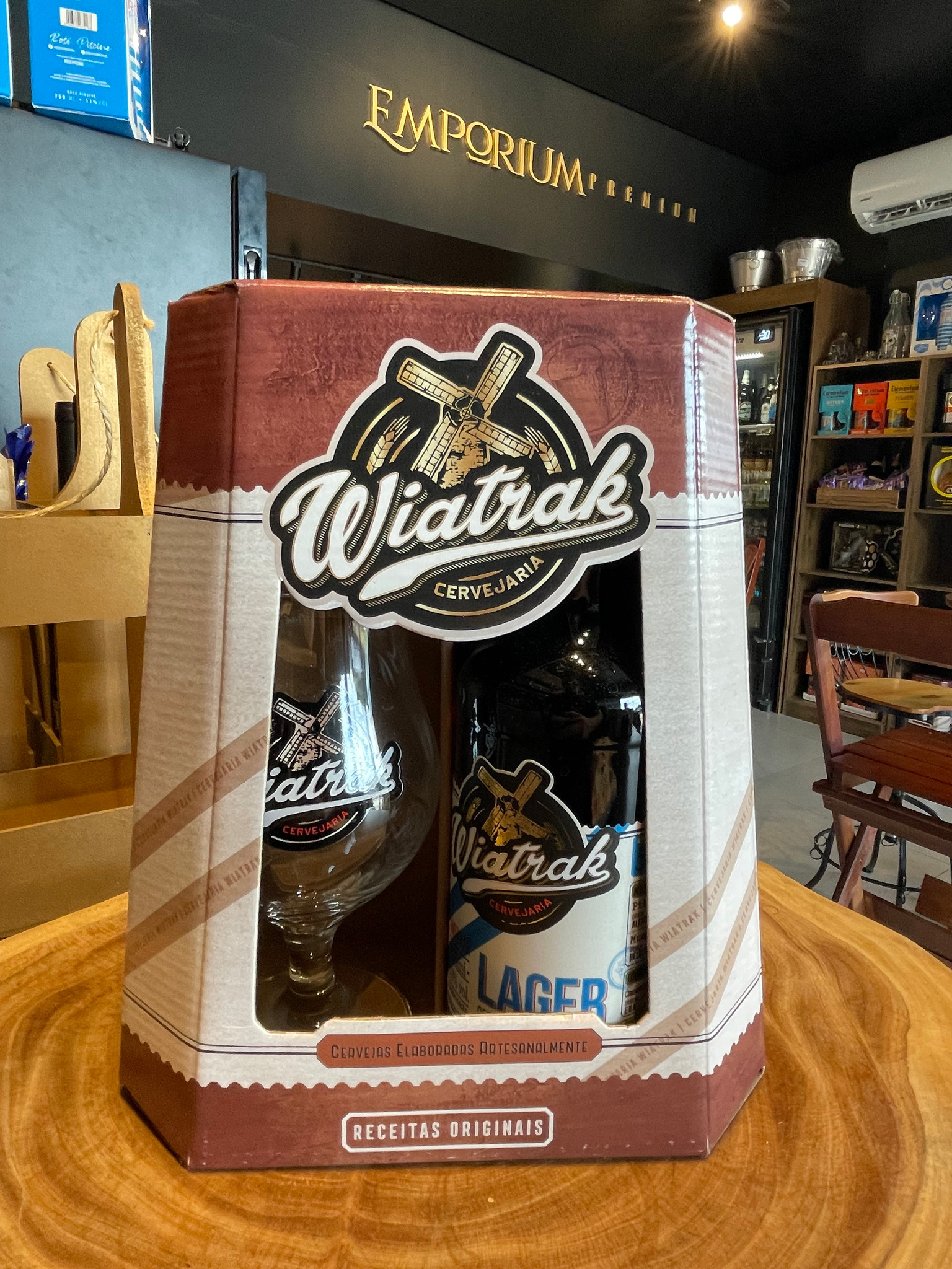 KIT Cerveja Wiatrak American Lager com Copo