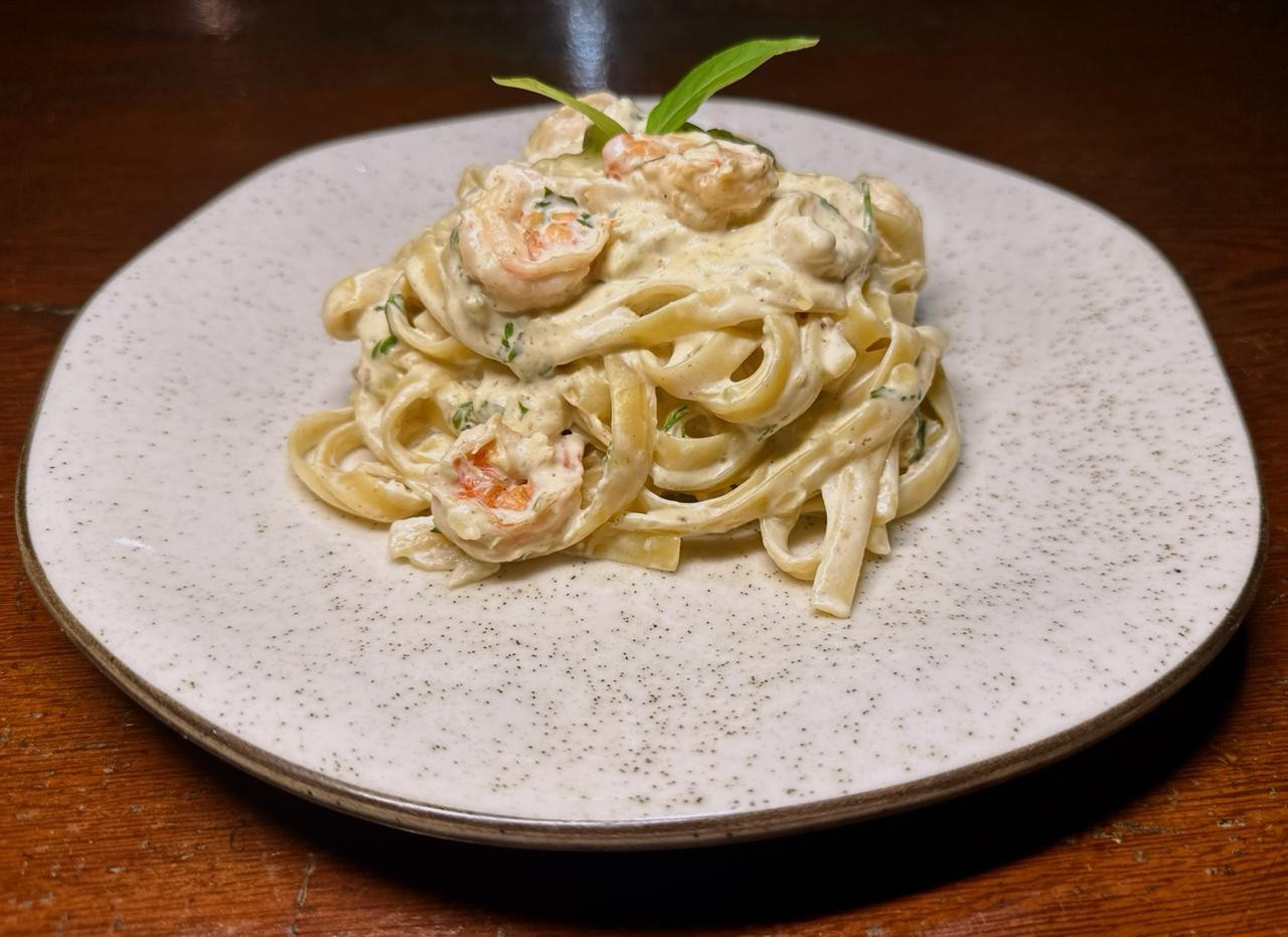Linguini camarão ao molho branco