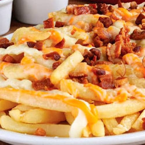 Batata frita com bacon e queijo