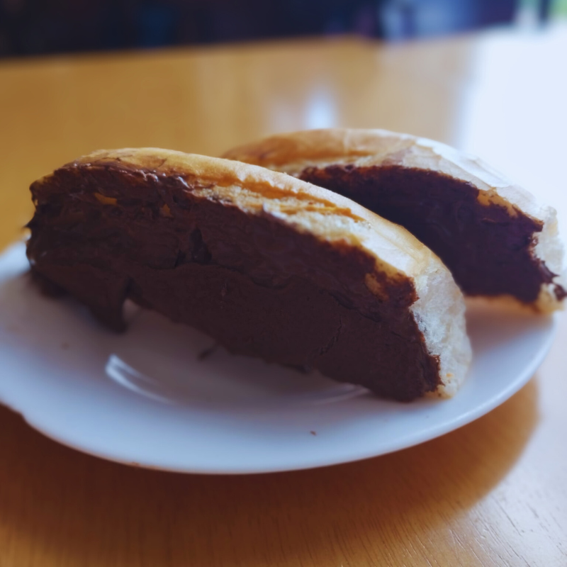 PÃO NA CHAPA COM CREME DE AVELÃ