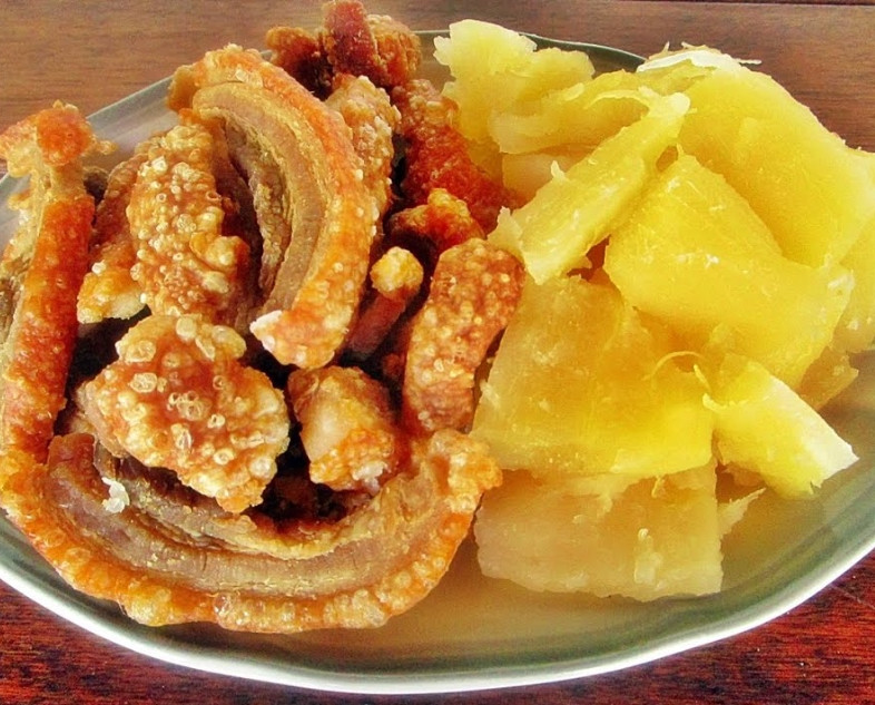 Torresmo de Barriga Especial (Panceta) c/ Mandioca