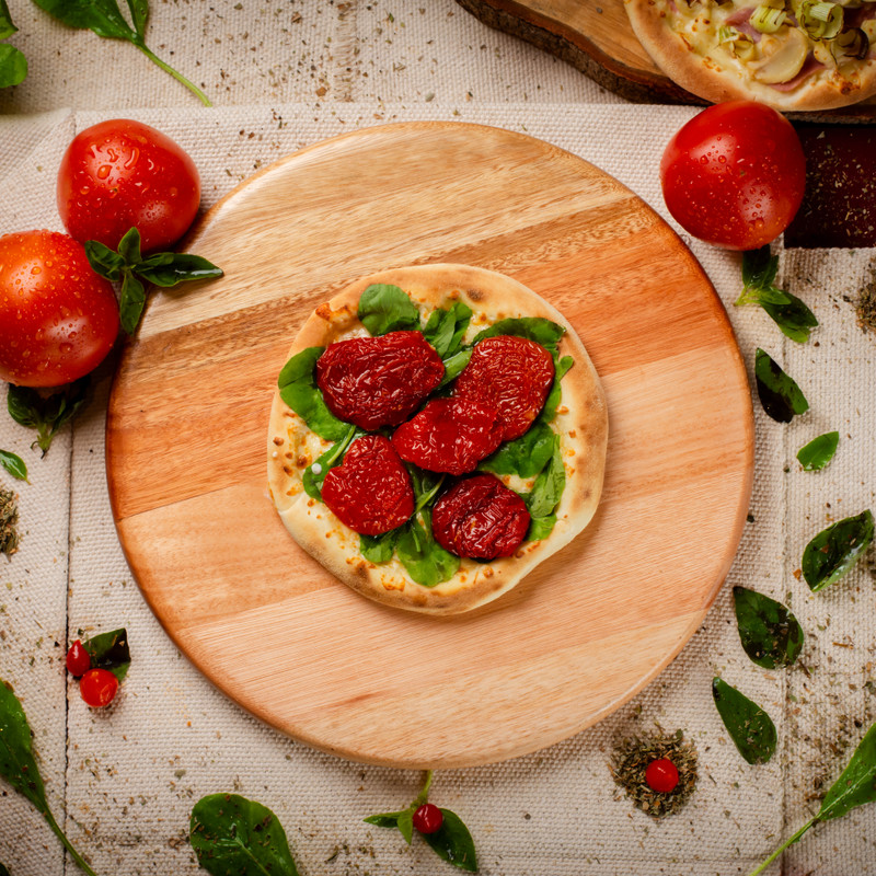 ESFIHA RÚCULA E TOMATE SECO 