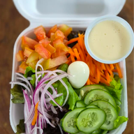 SALADA C/ MOLHO PESTO.