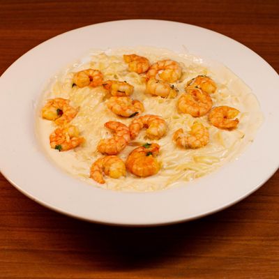 Fettuccine com Camarão ao Molho Branco