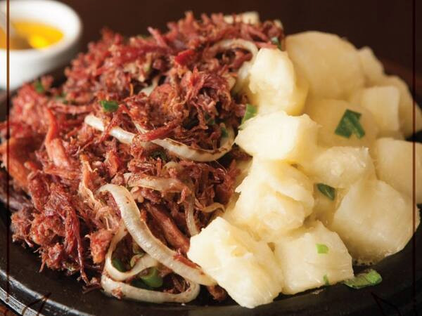 Carne Seca com Mandioca (Porção Inteira cozida ou frita)