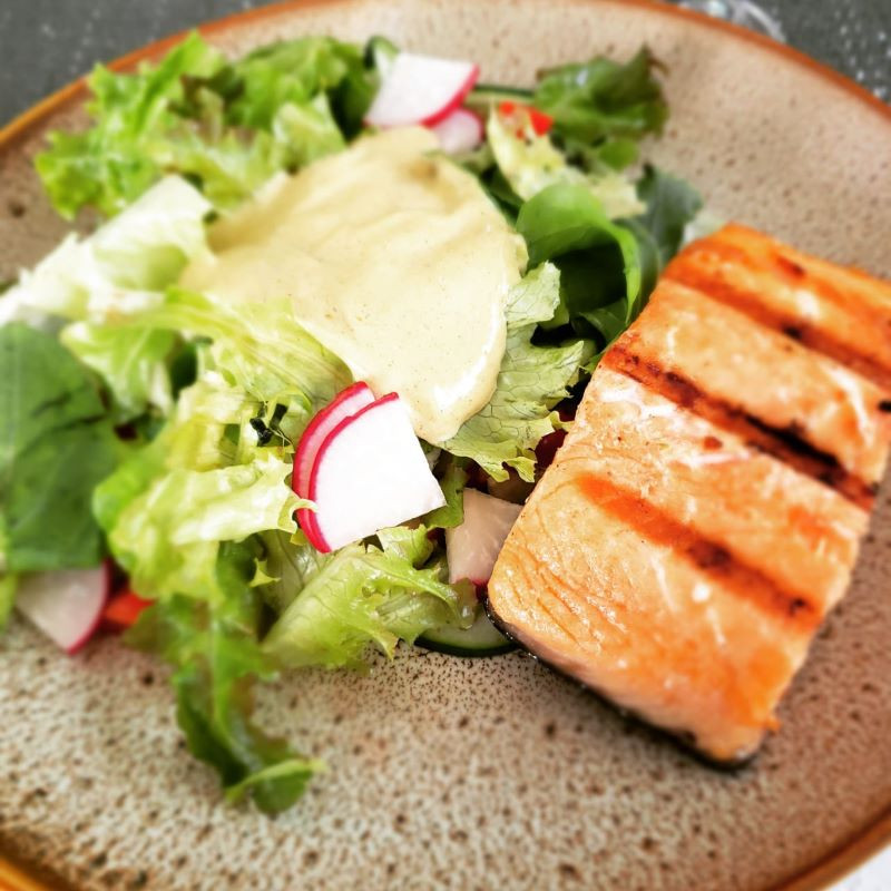SALMÃO C/ SALADA