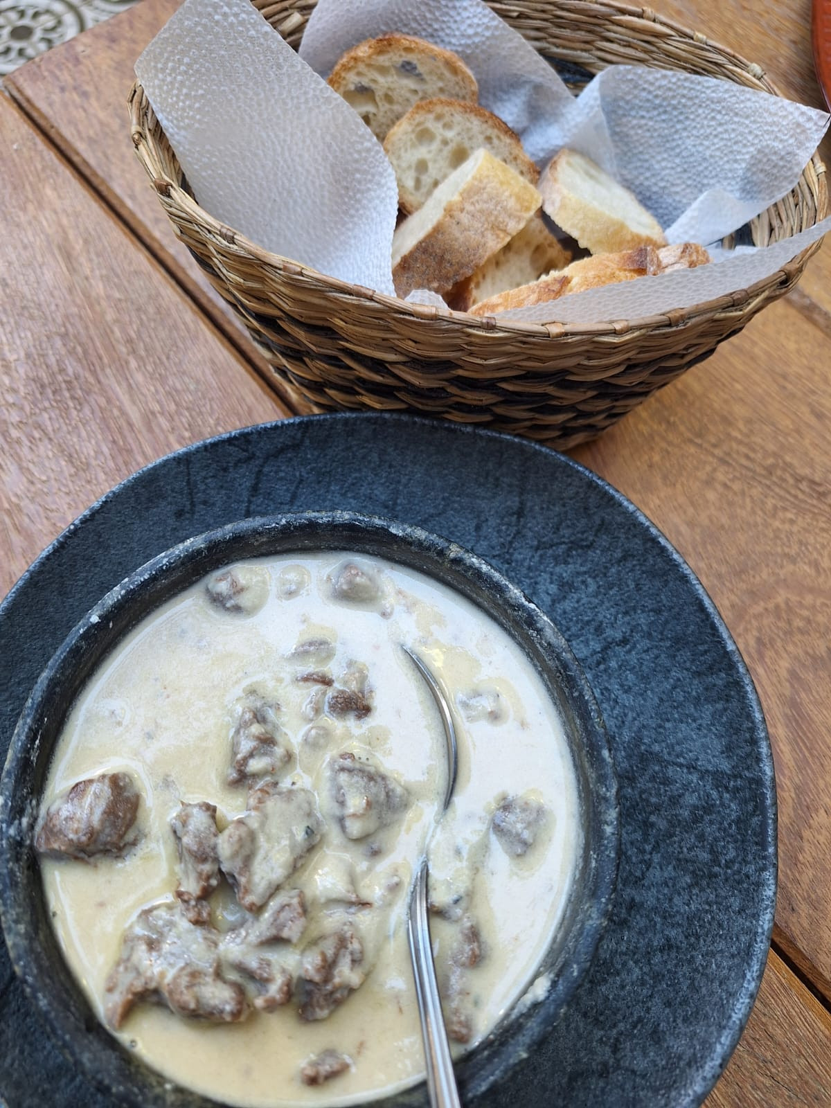 ISCA DE FILÉ COM GORGONZOLA