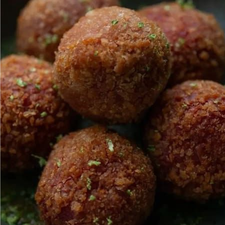 Bolinho de risoto de beterraba