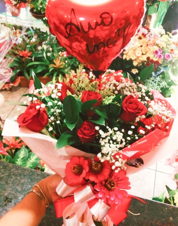 Buquê 6 Rosas Nacionais Com Balão Coração
