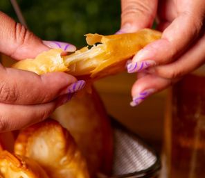 Pastel de Queijo e Carne Assada