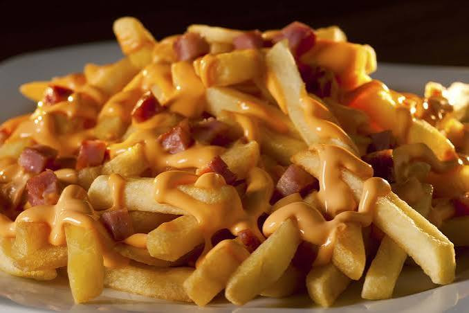 Batata Frita com Cheddar e Bacon