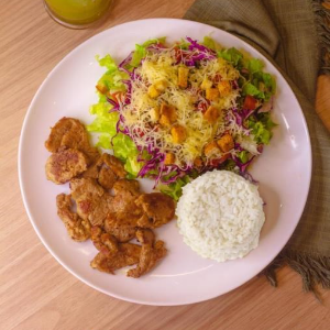 Com arroz branco + 5 ingredientes + 1 grelhado