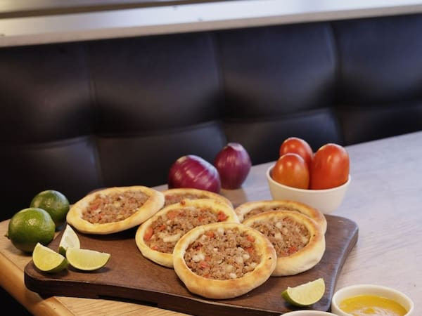 Combo de Esfiha (10 Esf Queijo + 10 Esf Carne + 1 Dolly 2 Litros)