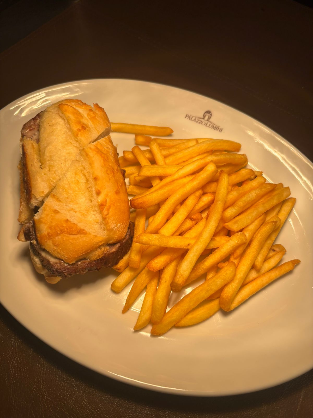 Sanduíche Ambulante no Pão Francês acompanhado de Batata Frita