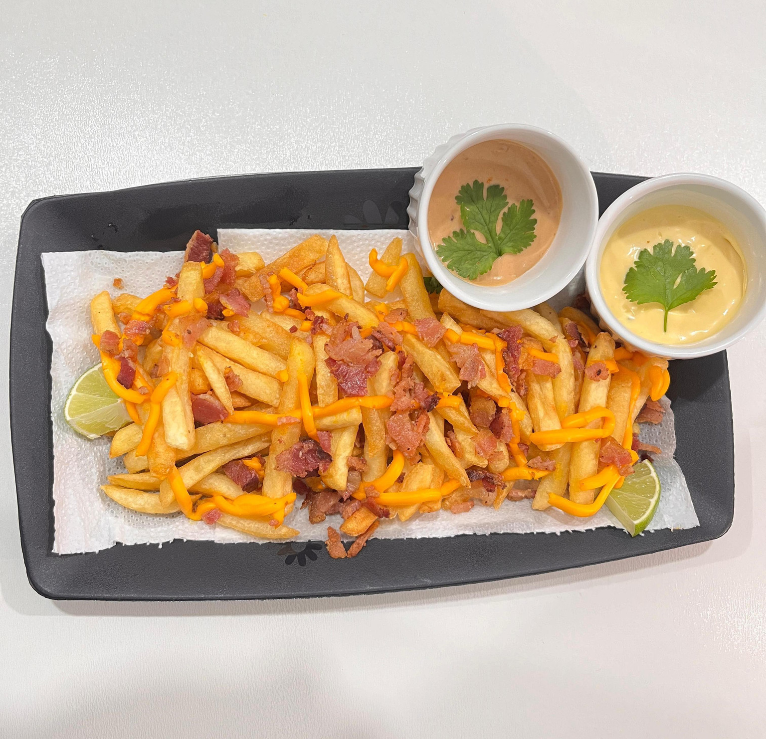 PORÇAO DE BATATA C/MOLHO CHEDDAR E BACON 400G